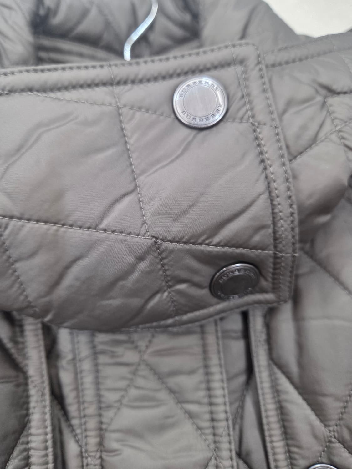 버버리 퀼팅 후드 코트, 뉴핀스브릿지 S 밍크그레이 상품이미지4