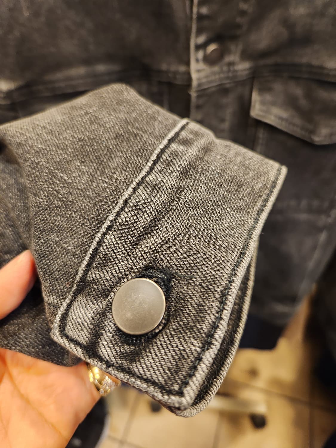 띠어리 흑청 데님 트러커 상품이미지4