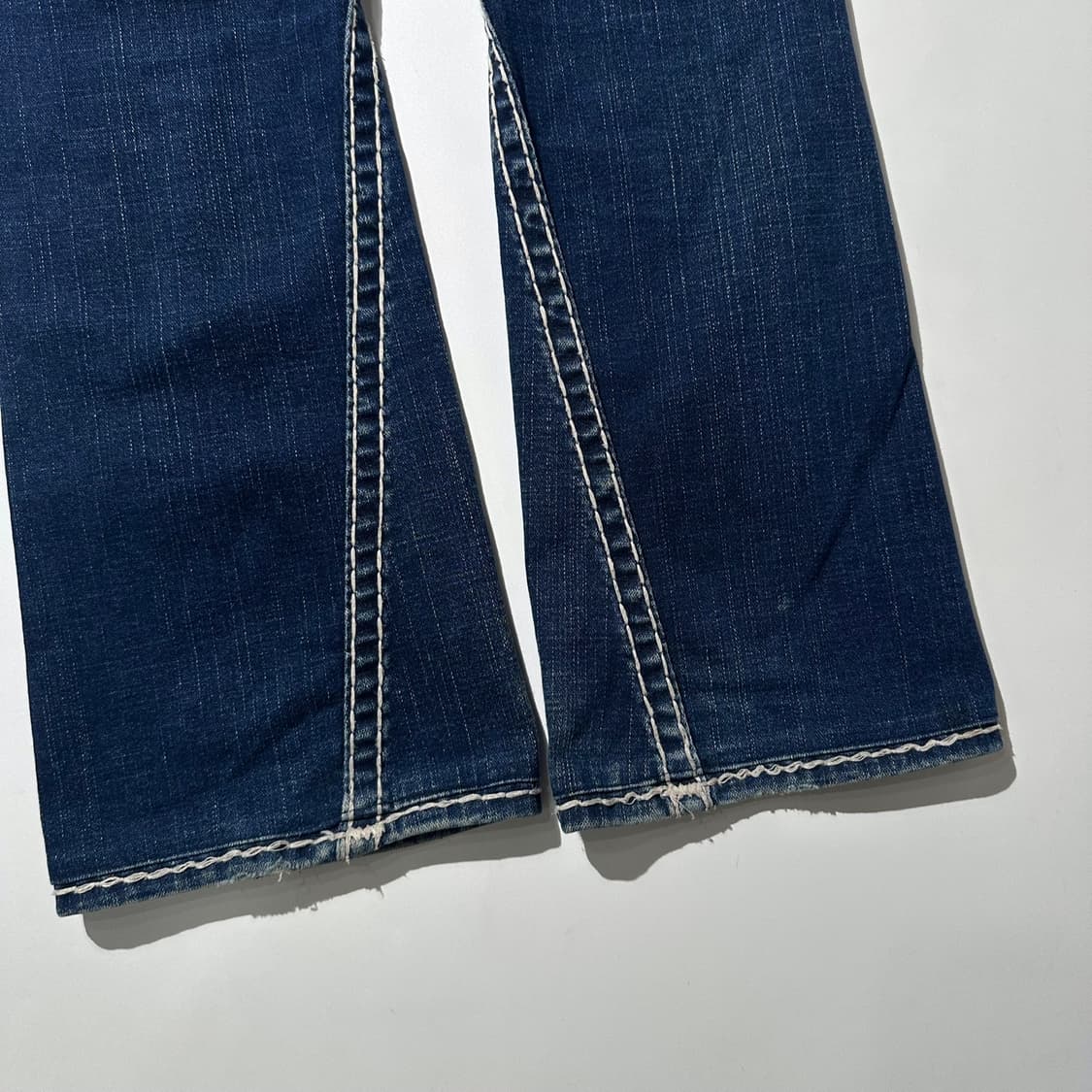 트루릴리전 JOEY 조이 수퍼 T 부츠컷 데님 팬츠 상품이미지7