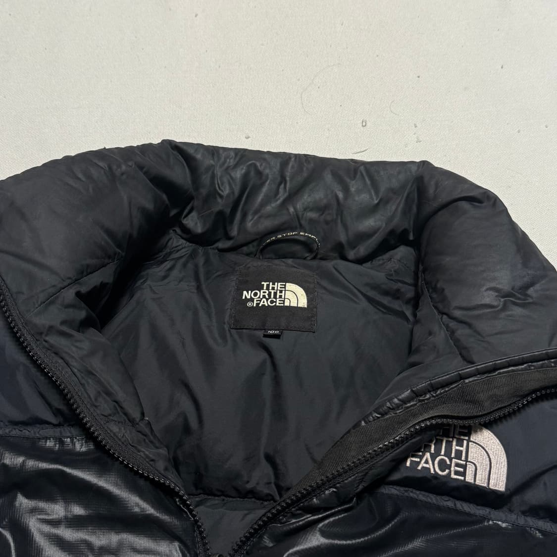 100 노스페이스 눕시 700 유광블랙 구스다운 패딩 상품이미지6