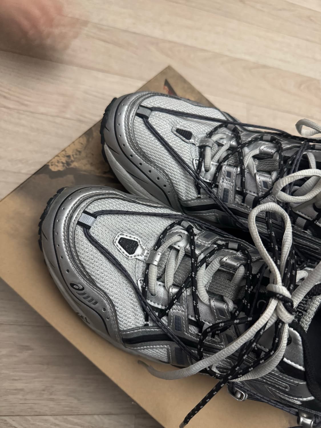 아식스X앤더슨벨 젤 1090 글레이셔 그레이 실버 상품이미지3