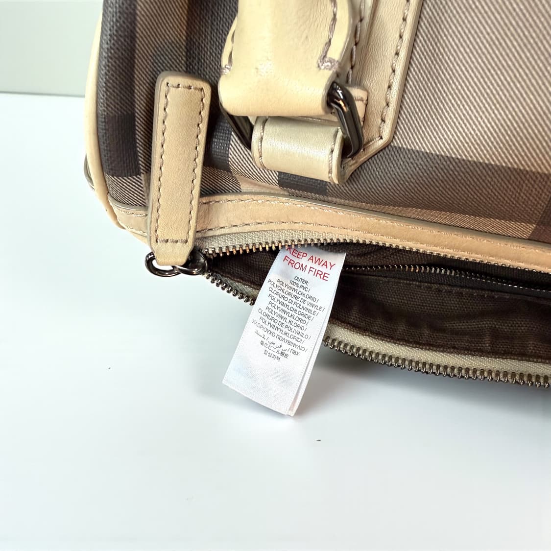 버버리 스모크 체크코팅 체스터 토트백 상품이미지10