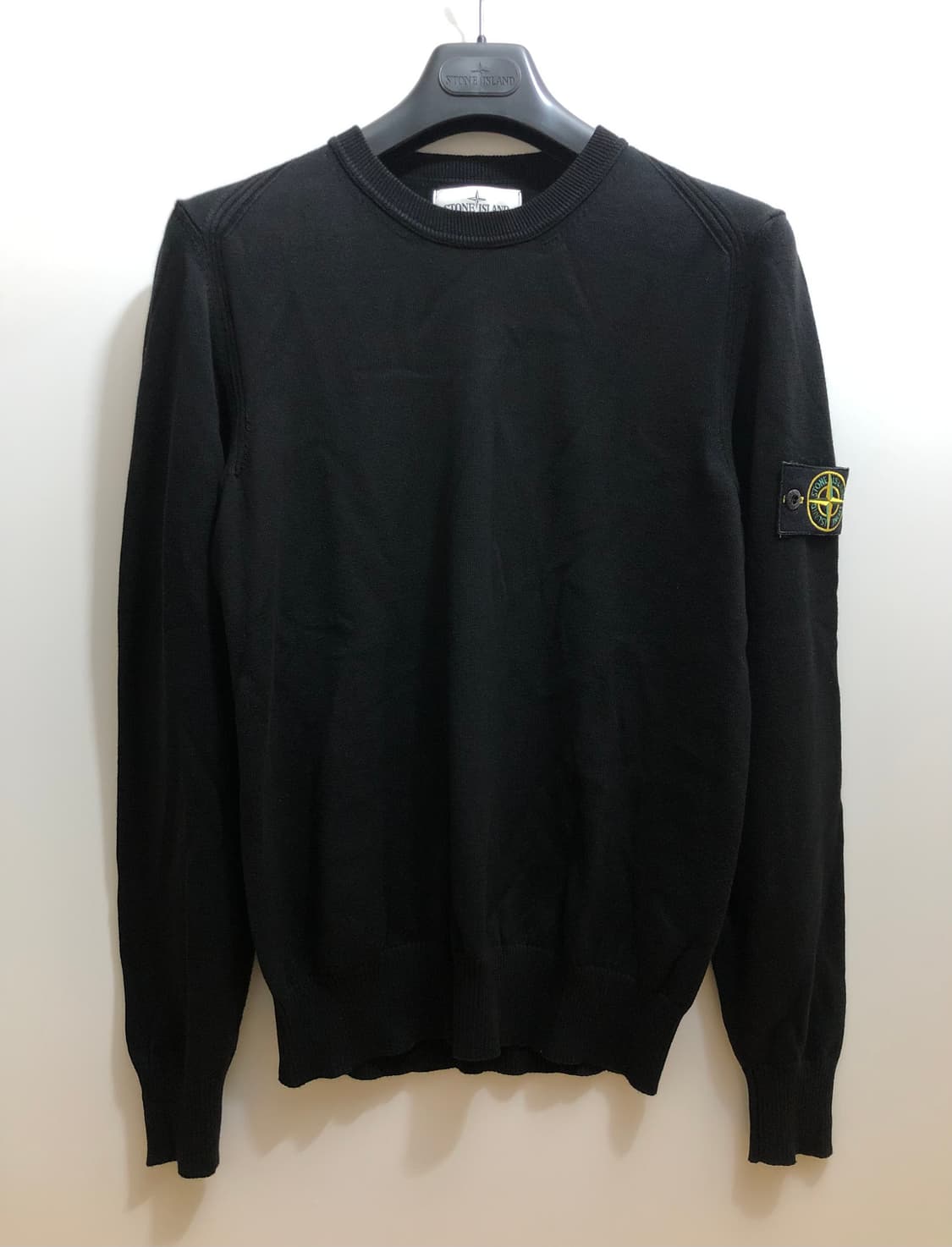 [S] 스톤아일랜드 와펜 패치 코튼 니트 블랙 상품이미지1
