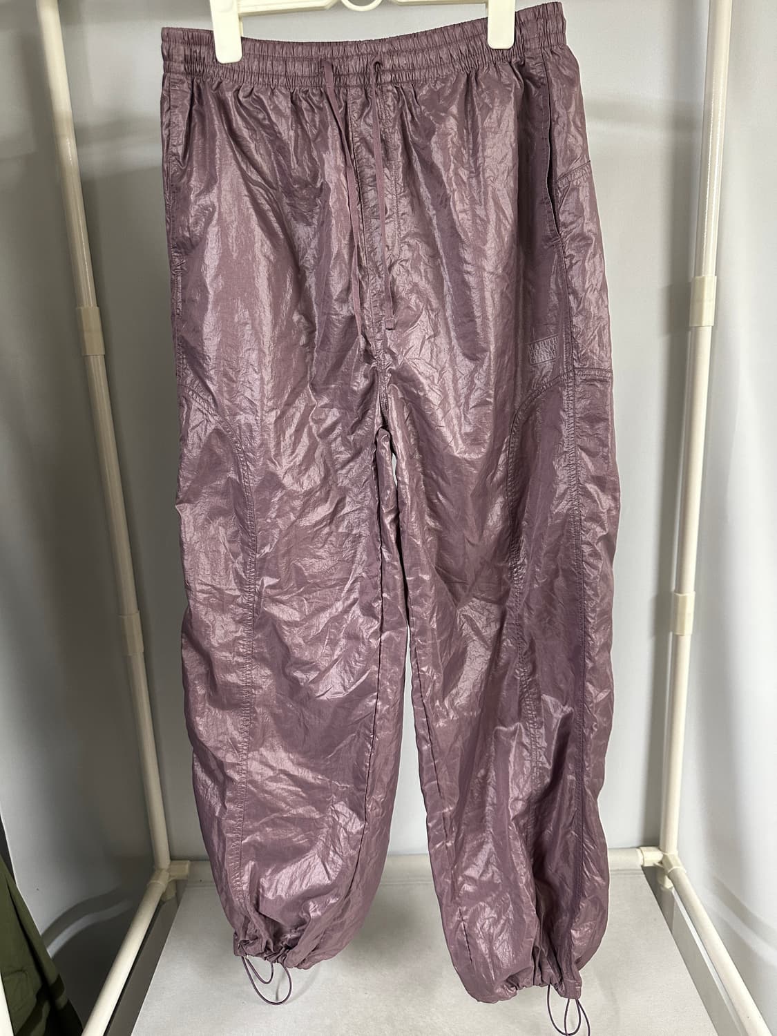 마리떼 프랑소와 저버 나일론 글로시 팬츠 상품이미지1