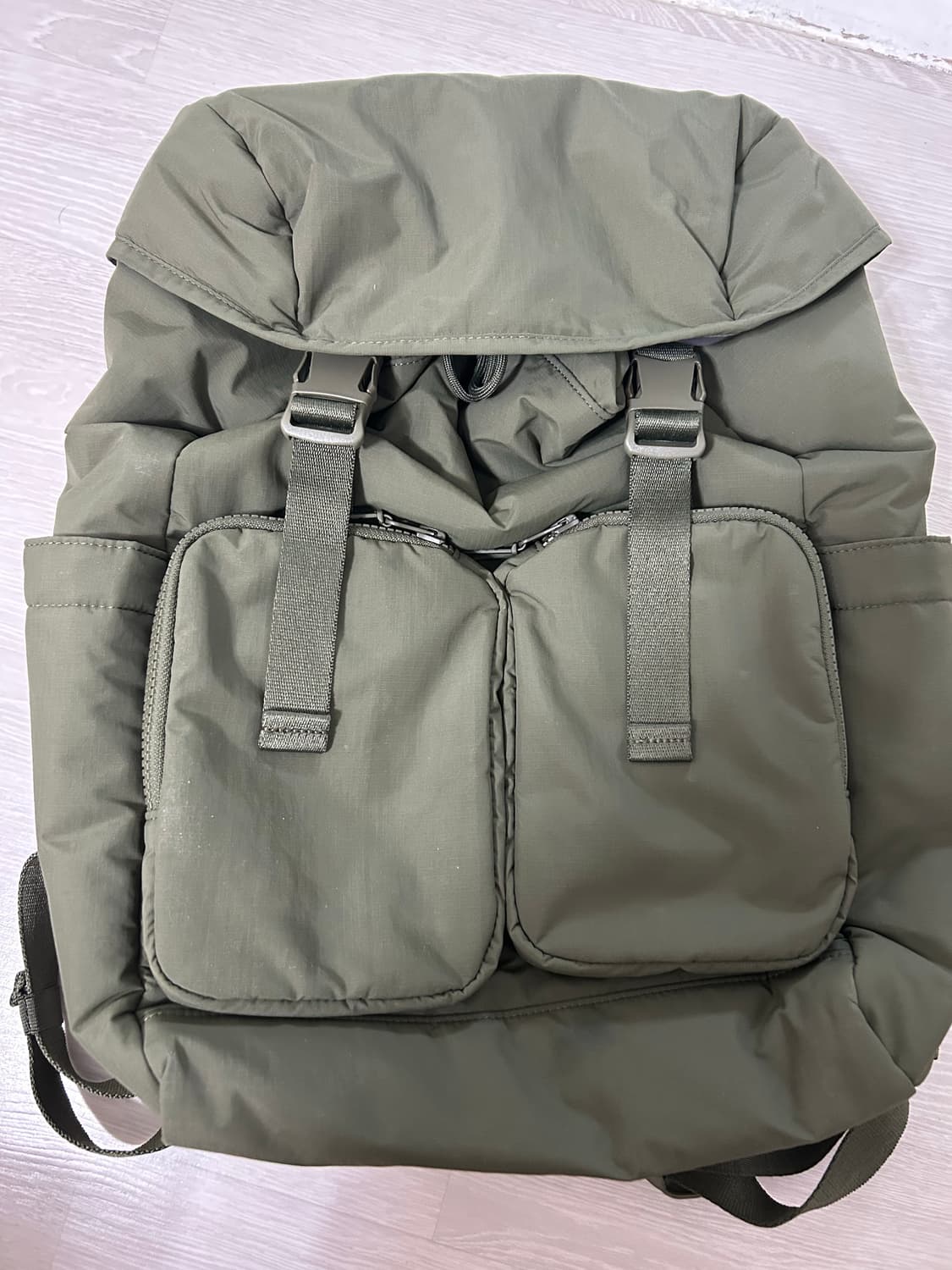 유니클로 멀티 포켓 백팩 카키 상품이미지1