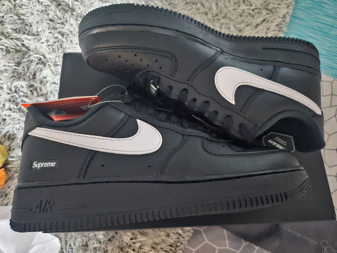 270 새상품 나이키 슈프림 에어포스1 로우 블랙 화이트 상품이미지2