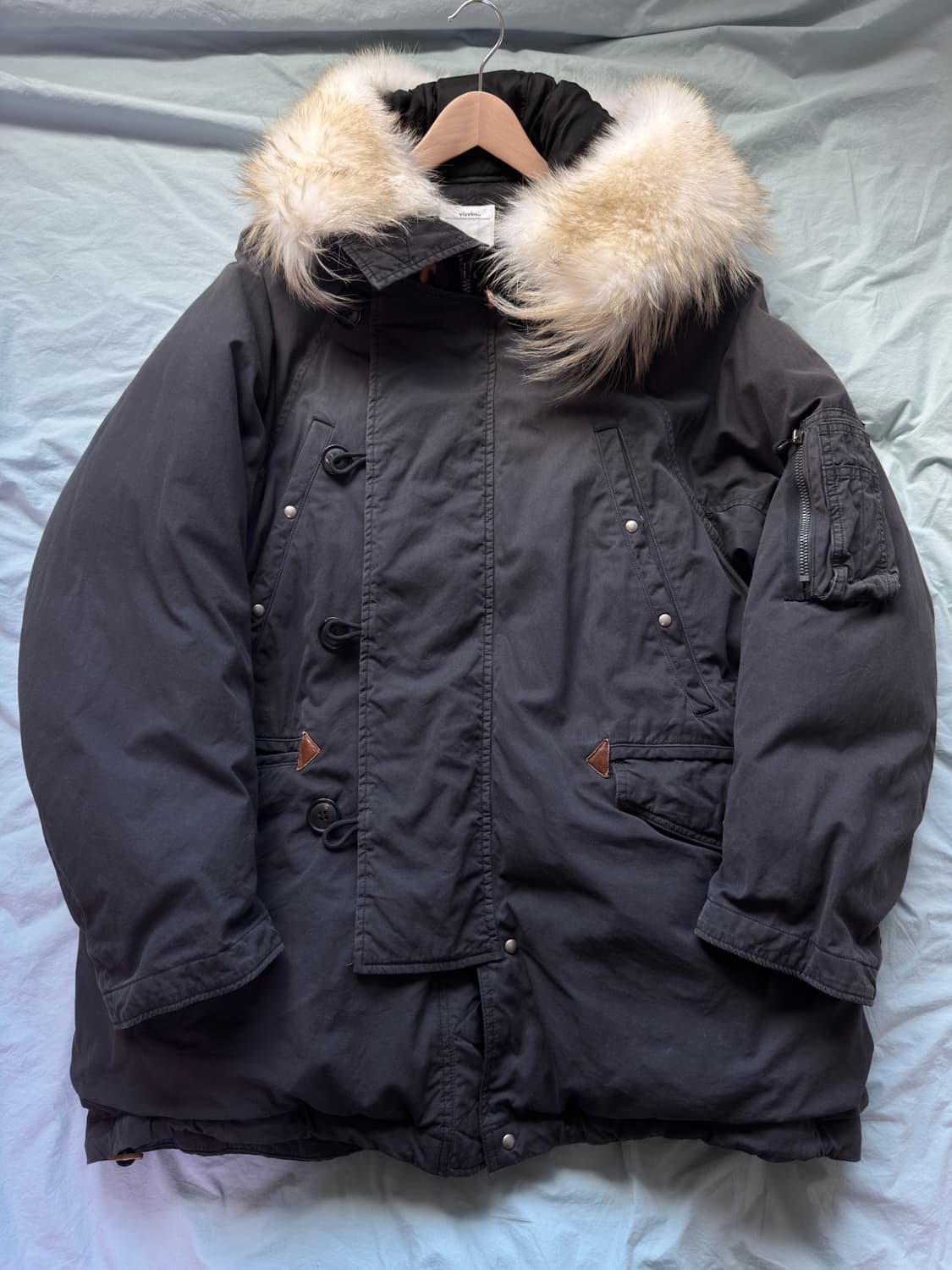 비즈빔 22AW 발데즈 다운 블랙 상품이미지1