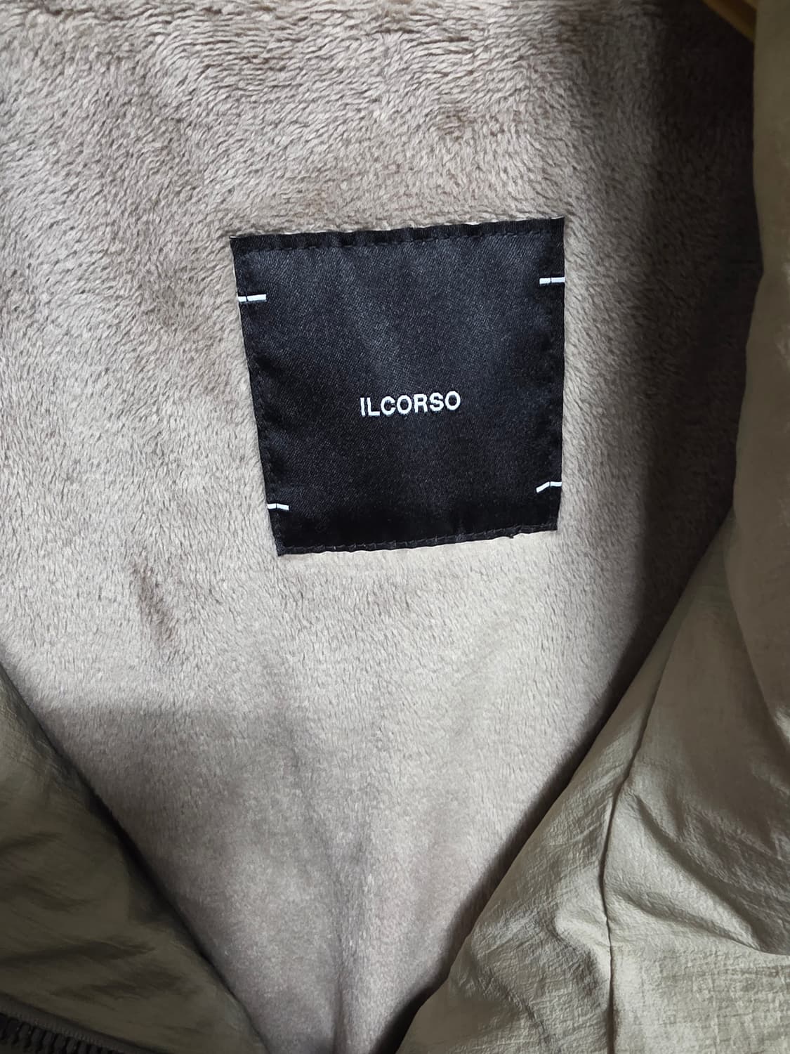 일꼬르소 울트라 오버핏 하이넥 점퍼 구스다운 상품이미지4