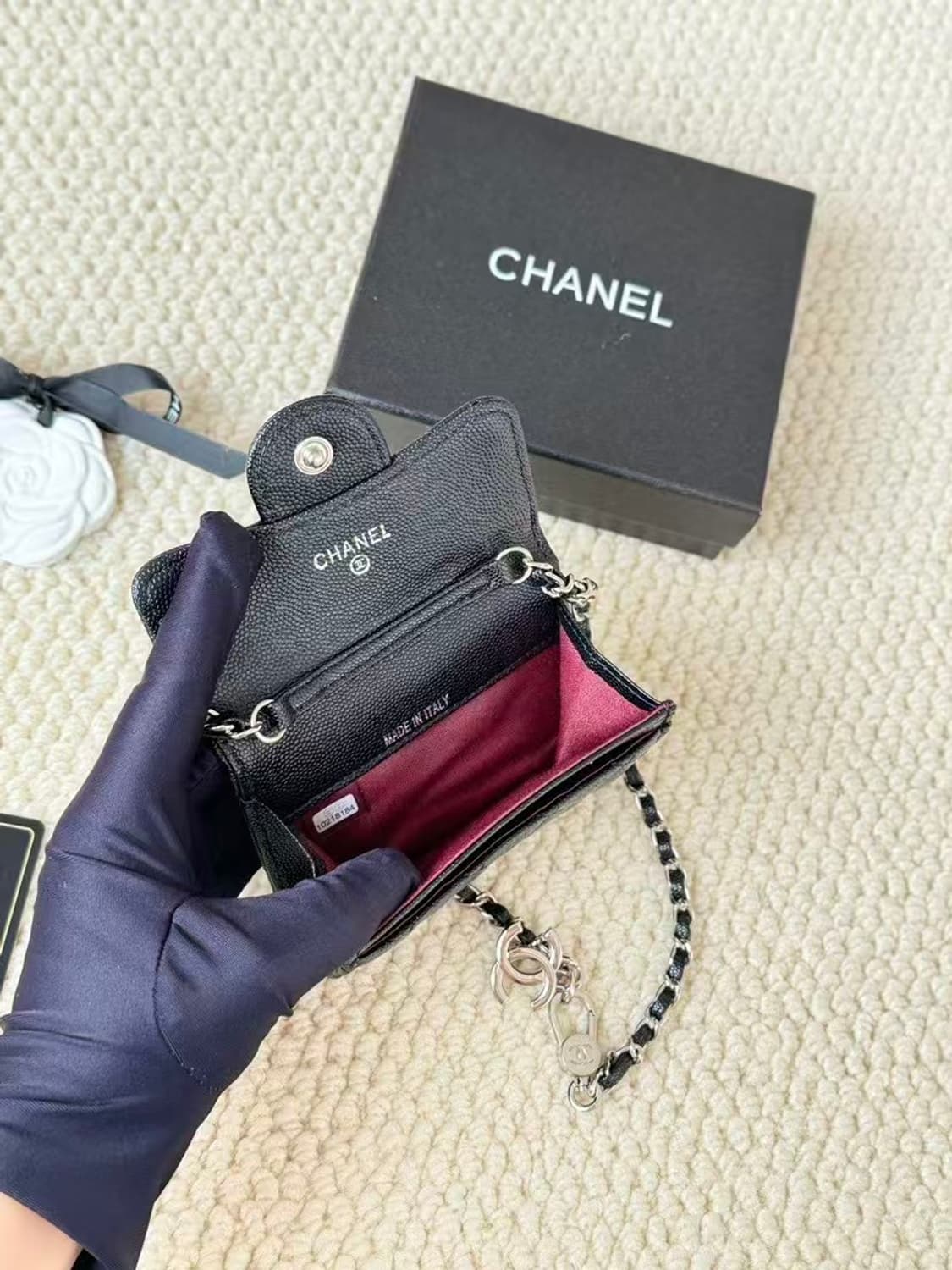 샤넬 클래식 카드 홀더 그레인드 카프스킨 & 실버 메탈 블랙 상품이미지4