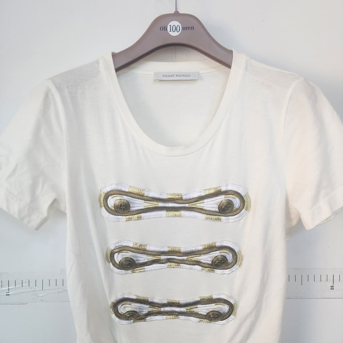 피에르 발망 화이트 장식 반팔 티셔츠 상품이미지2