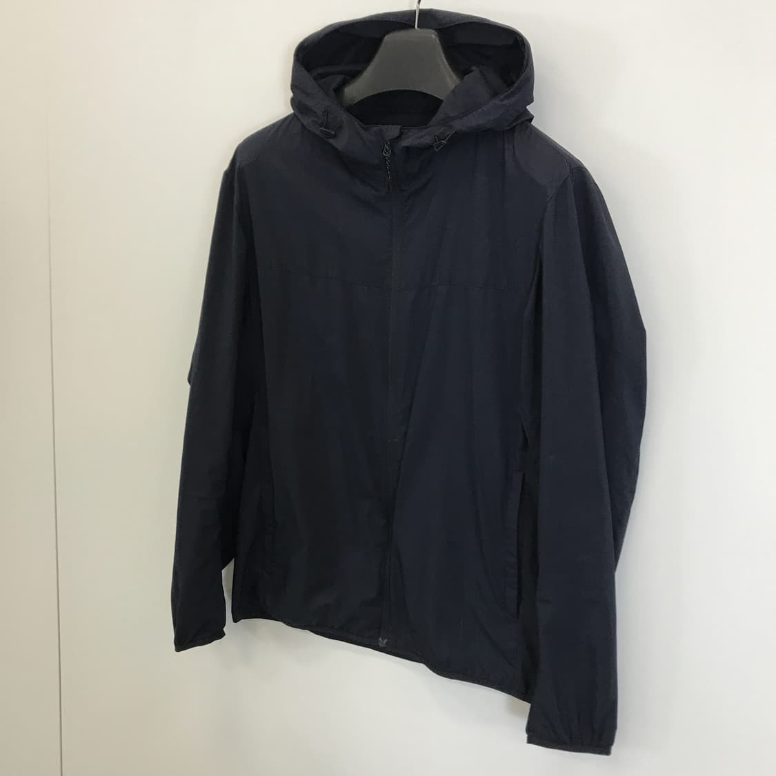 유니클로 포켓터블 UV 바람막이 네이비 [L] 상품이미지2