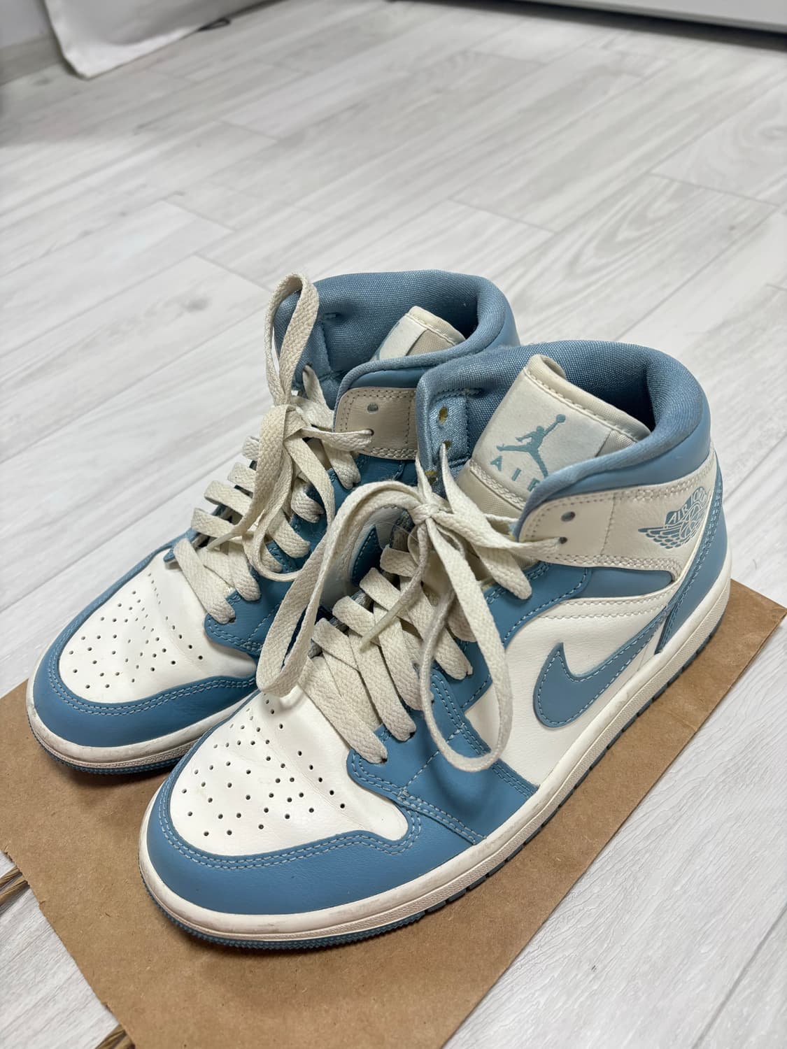 나이키 조던 1 미드 세일 앤 원 블루 운동화 상품이미지1