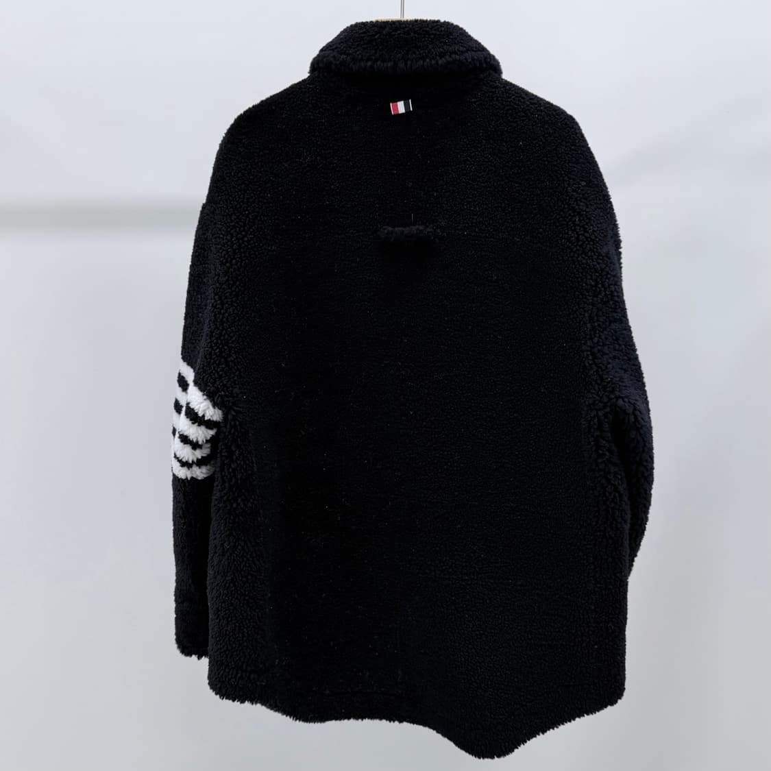 [S+급/오버핏1] 톰브라운 사선완장 다이드 시어링 레더 자켓 상품이미지6