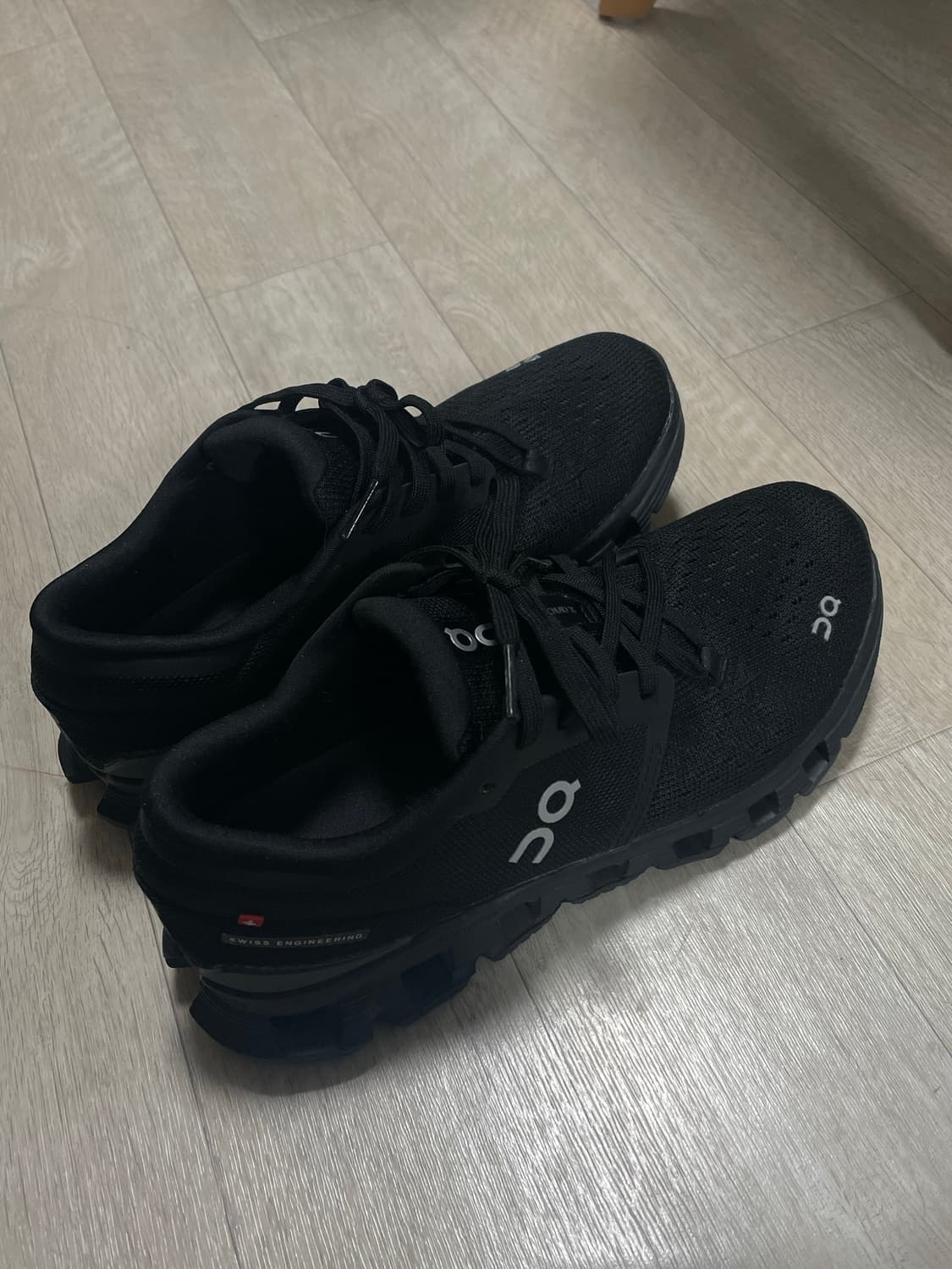 온러닝 클라우드 x4 여성 245 상품이미지1