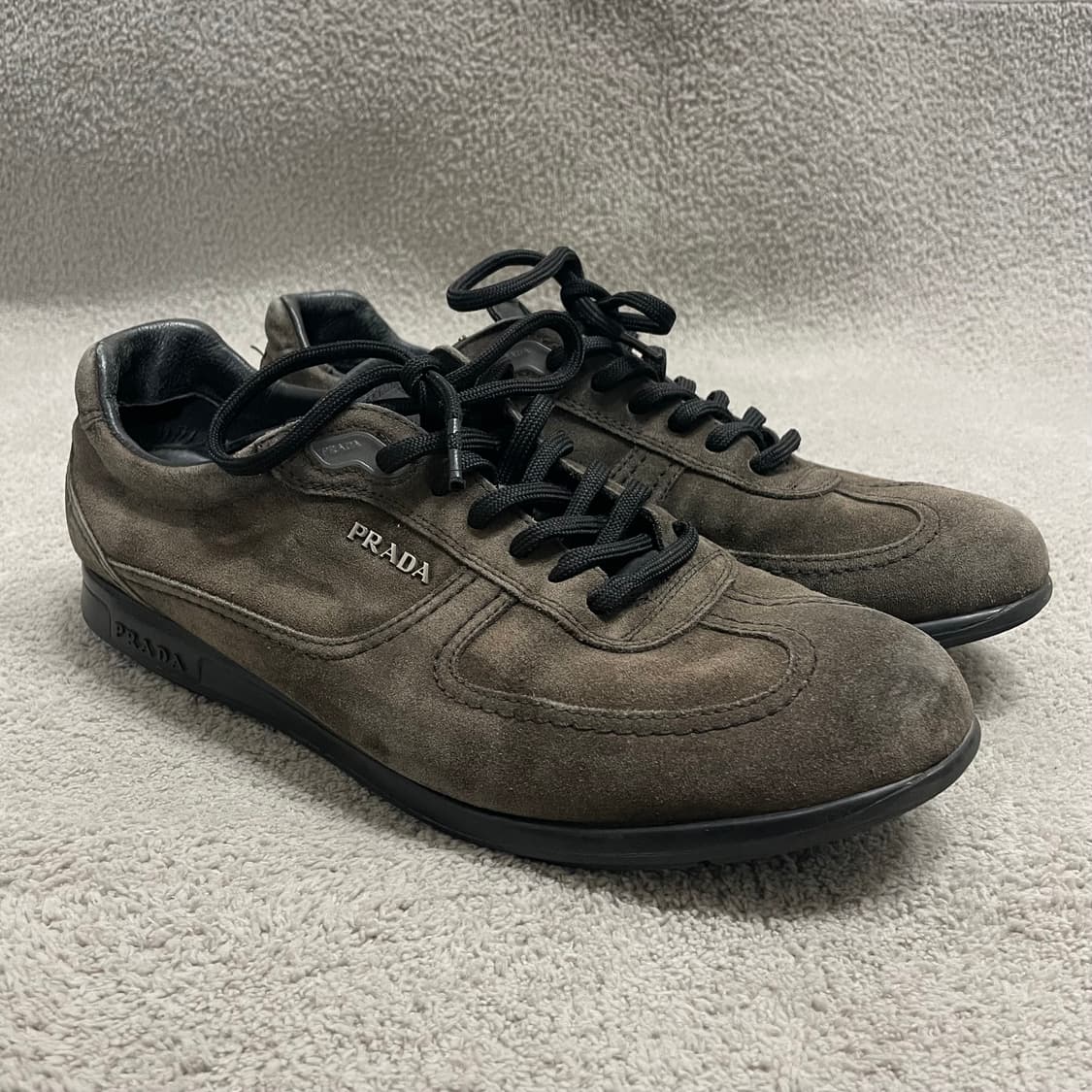 285) 프라다 스포츠 메탈 로고 스웨이드 스니커즈 상품이미지3