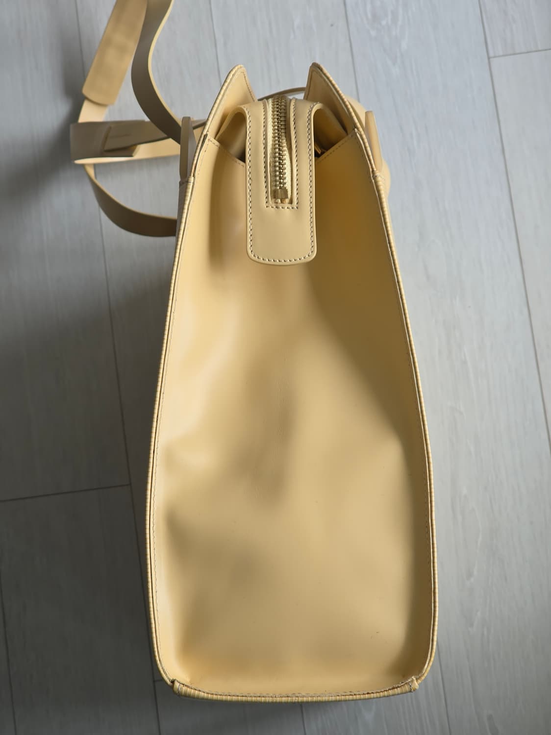 루이비통 에삐 에피레더 숄더백 크로와젯gm 옐로우 상품이미지4