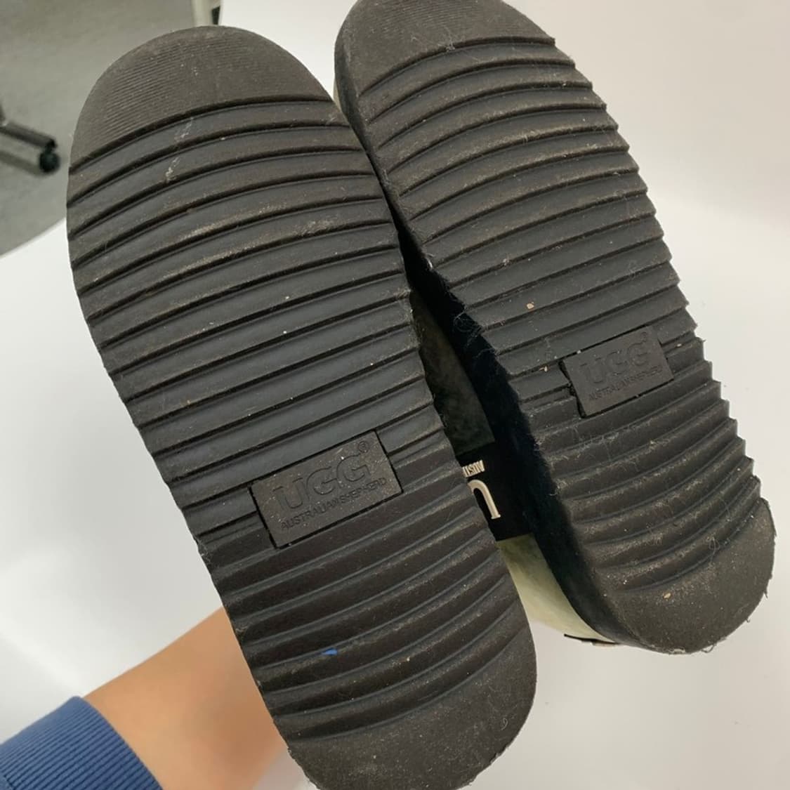 UGG 오스트레일리안 쉐퍼드 클리어 미니 블랙 230 상품이미지5