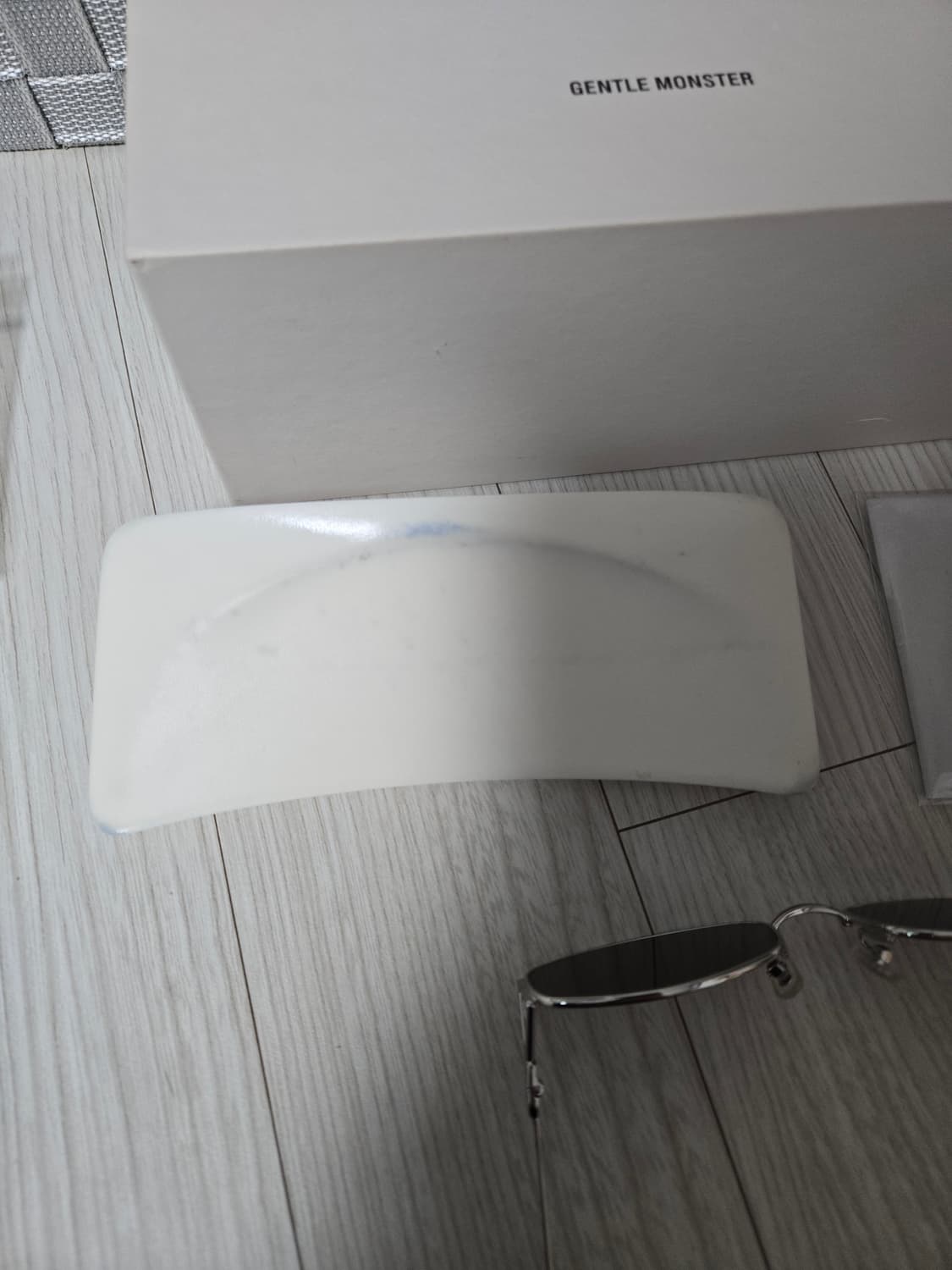 젠틀몬스터 모네타 02 선글라스  상품이미지8