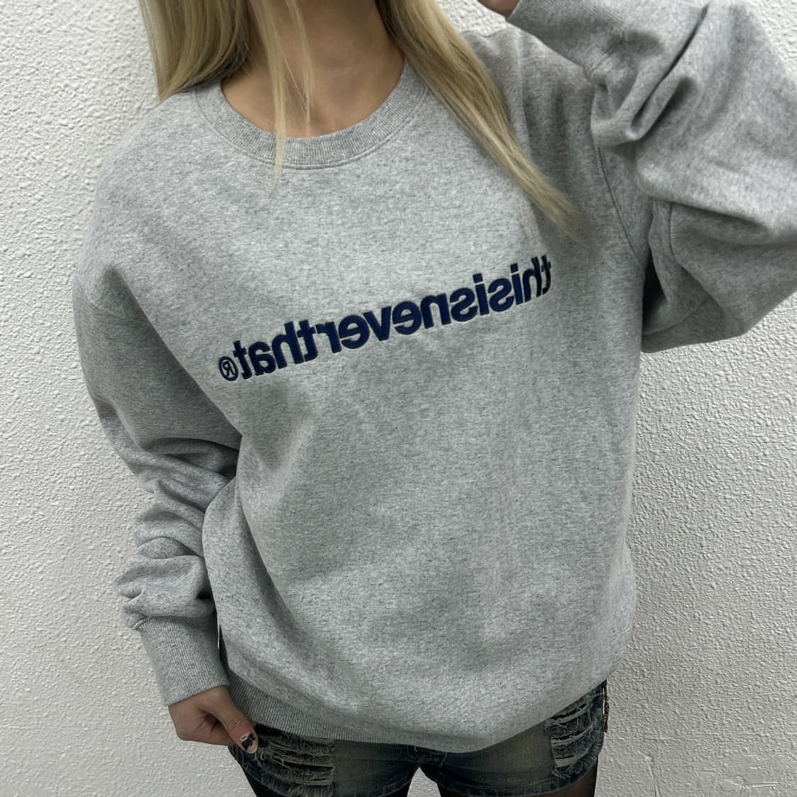 디스이즈네버댓 네이비 센터로고 그레이 맨투맨 L 상품이미지1