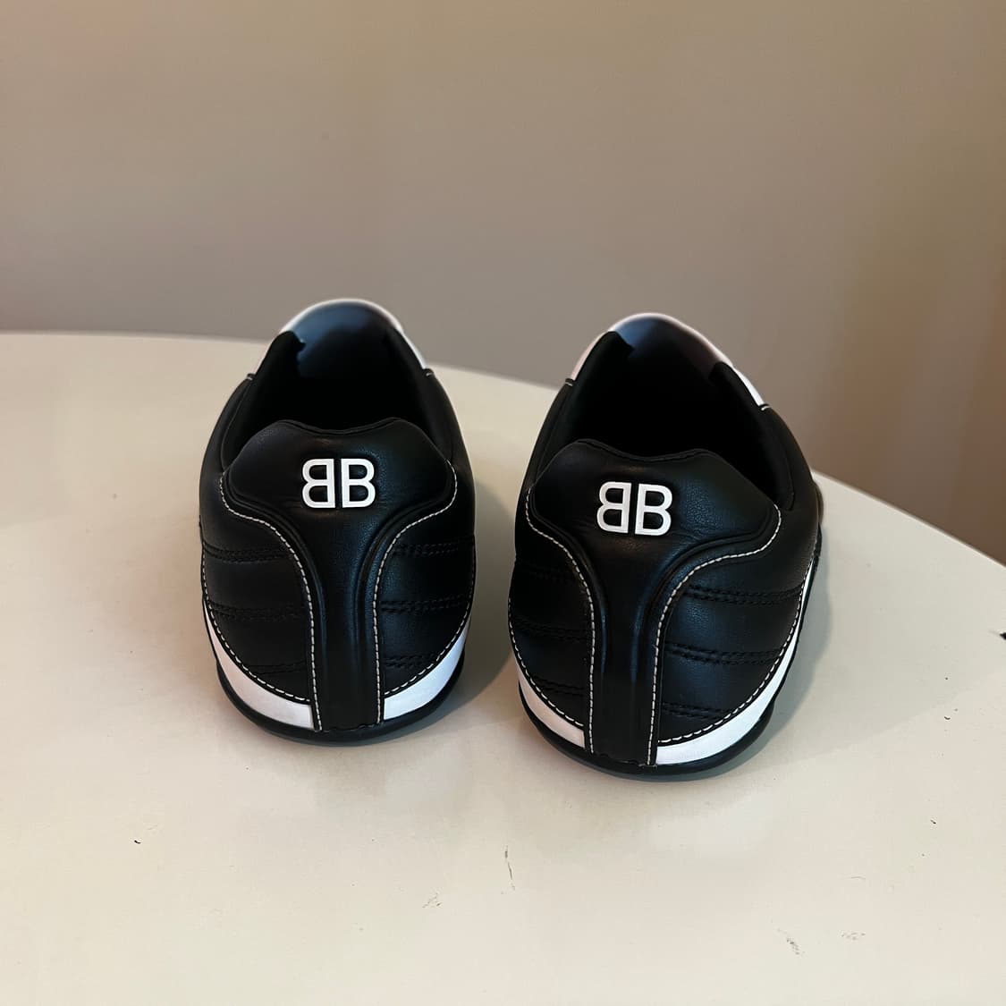 발렌시아가 젠 스니커즈 블랙&화이트 상품이미지3