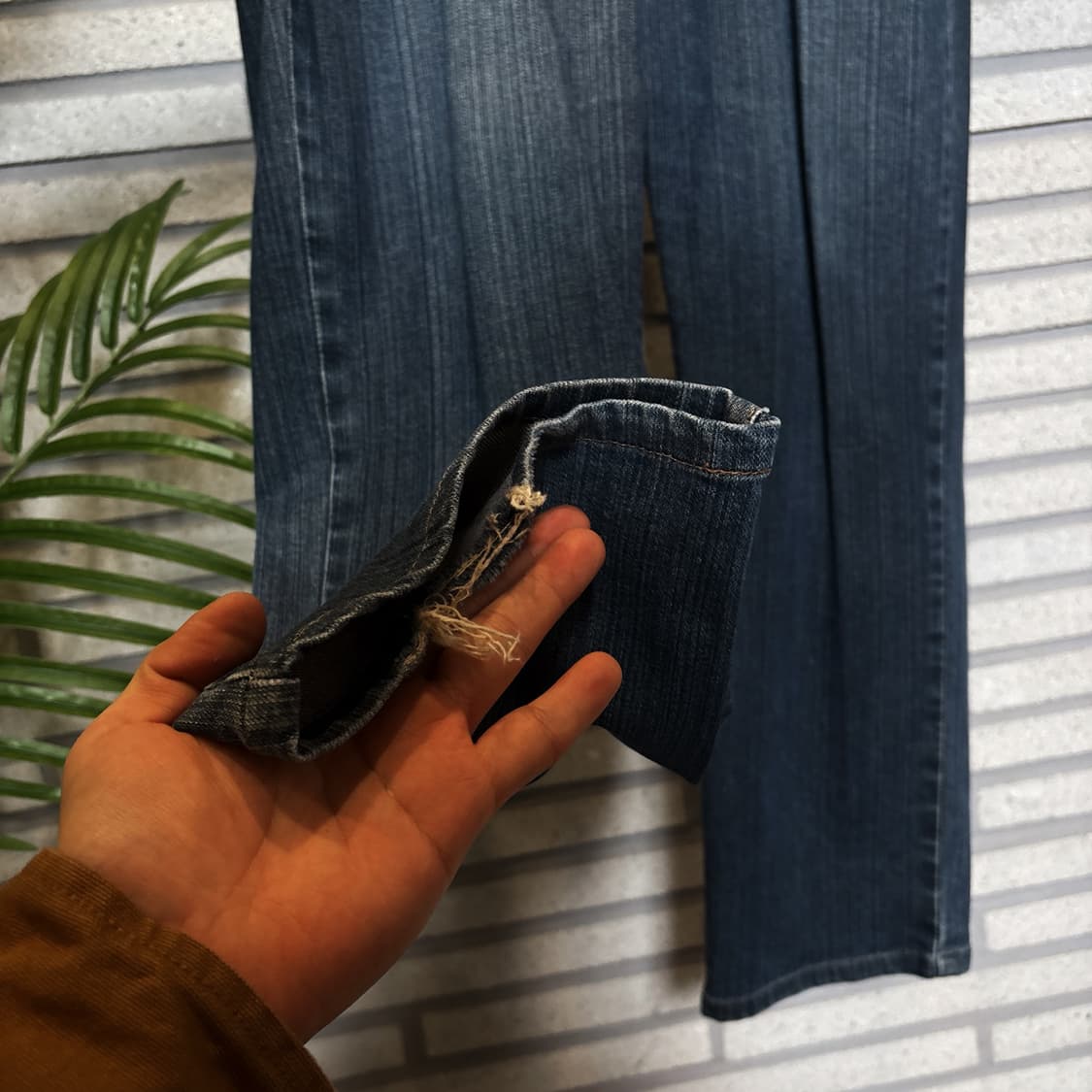 EDWIN 에드윈 스트레이트 인디고 데님팬츠 세로 슬럽 페이드 디테일 상품이미지5