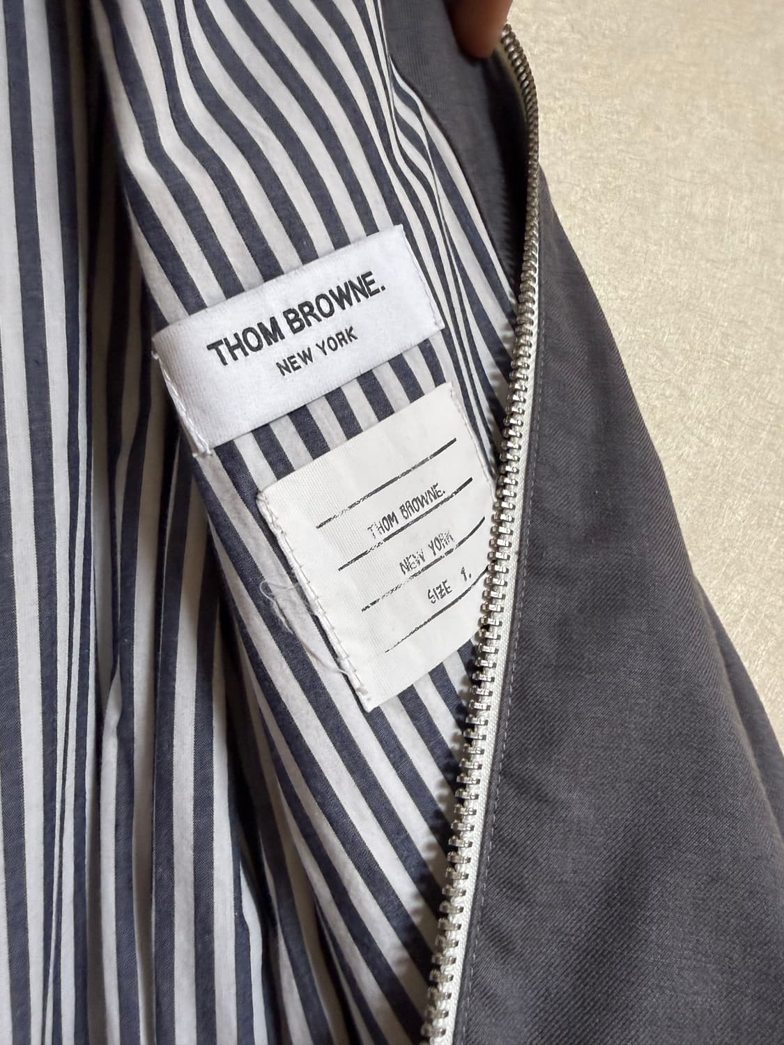 톰브라운 봄버 상품이미지2