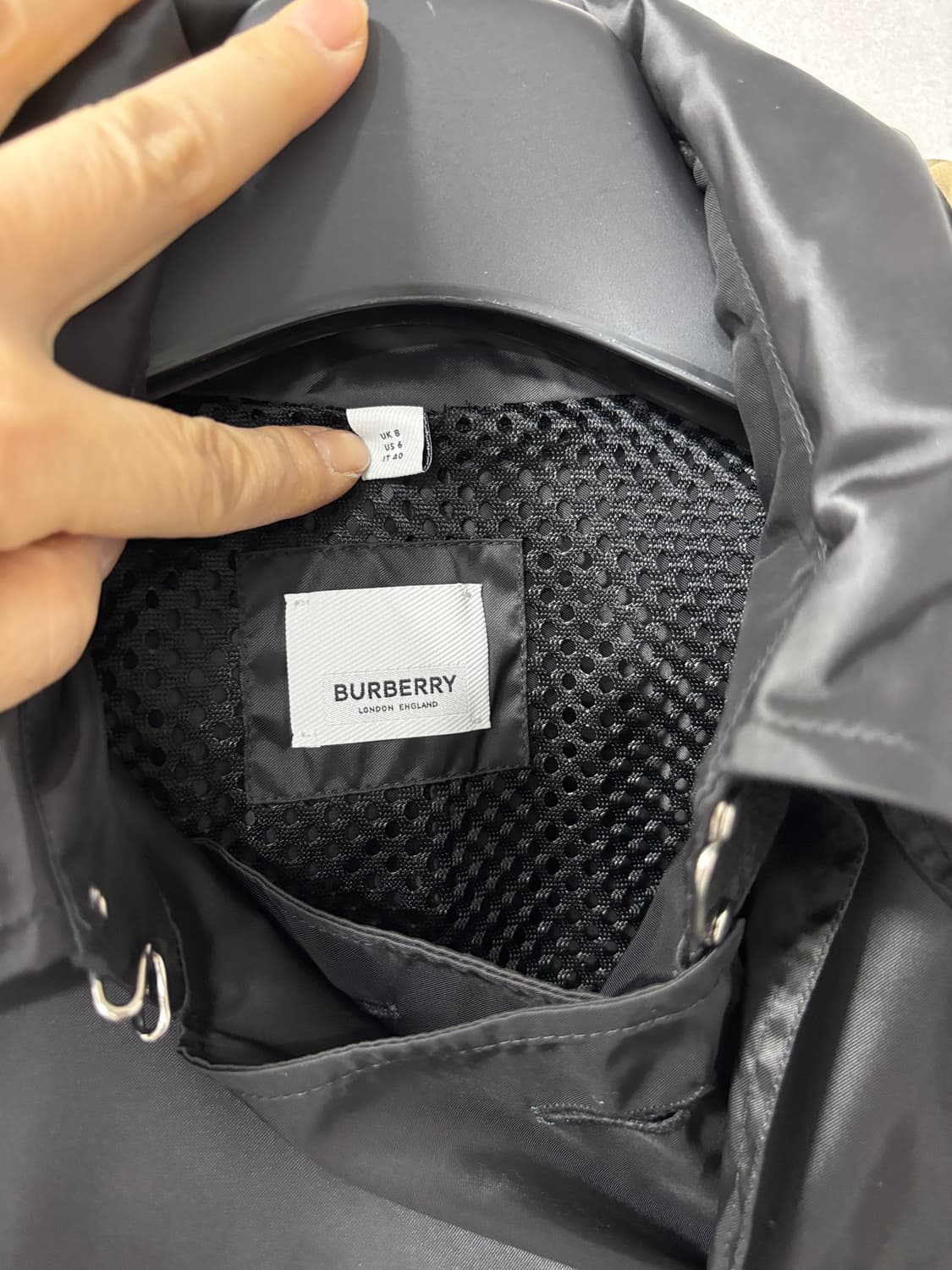 정품)버버리 켄징턴 후드 트렌치 상품이미지4