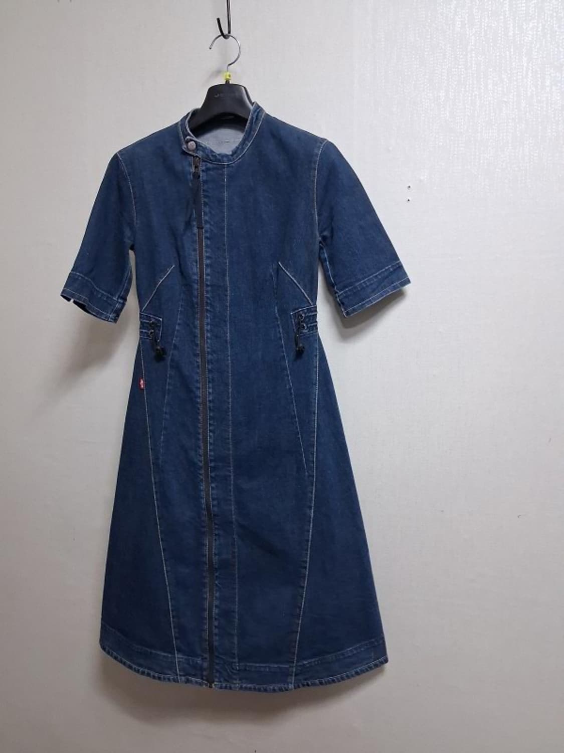 리바이스청원피스 엔지니어드 데님 청원피 Xs 무릎한참아래 기장 비대칭 
 상품이미지1