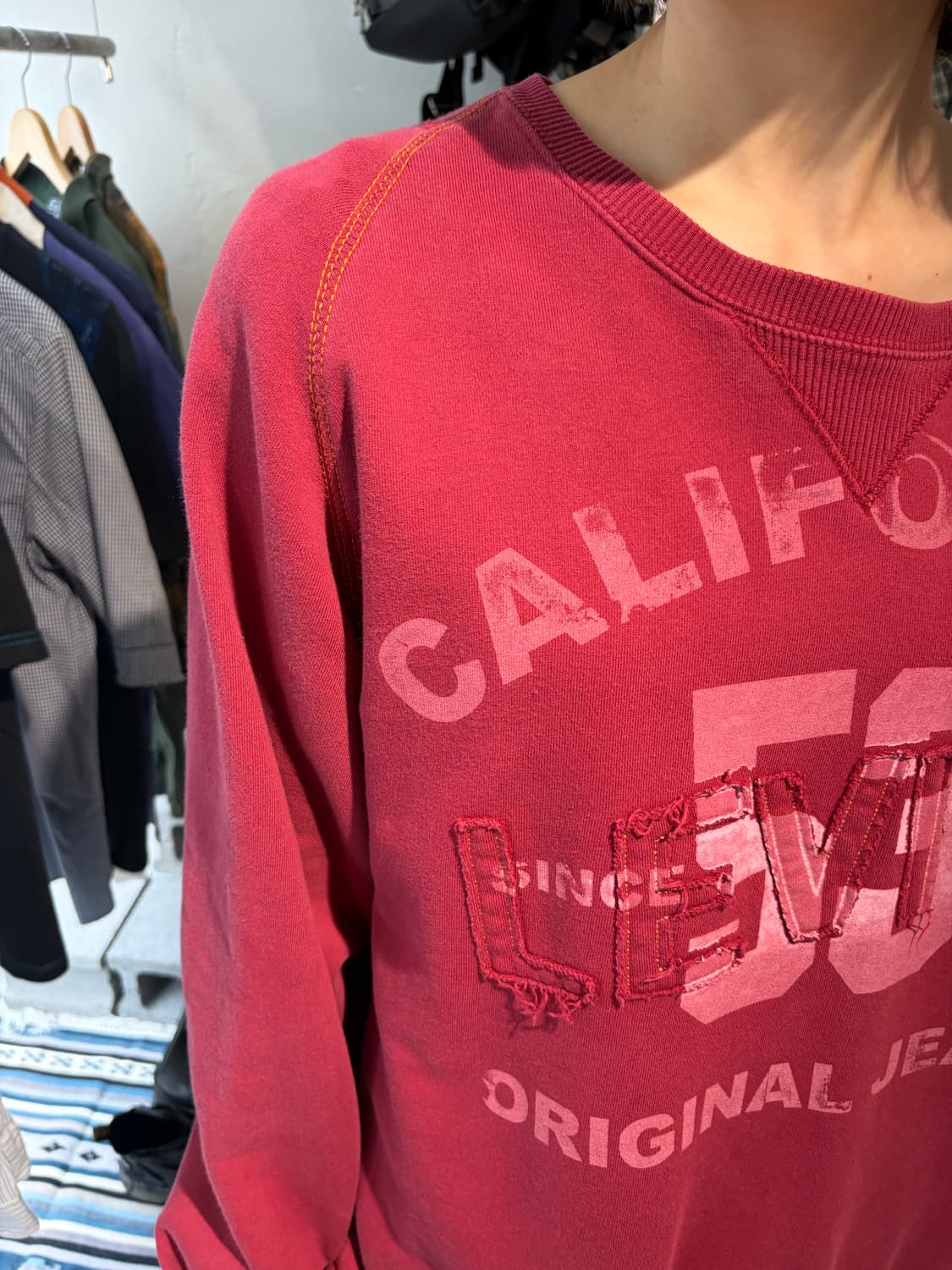Levi’s 디스트로이드 로고 맨투맨 상품이미지2
