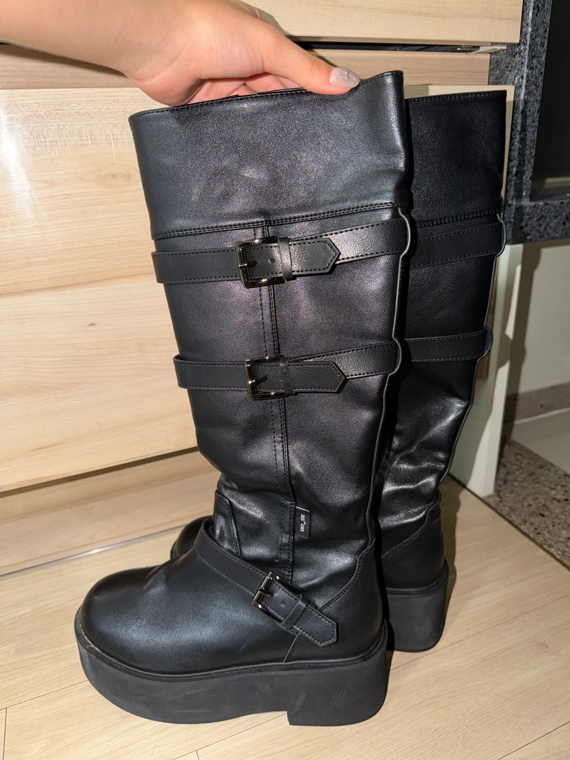 애즈온 MAYA LONG BUCKLE BOOTS / BLACK 상품이미지1