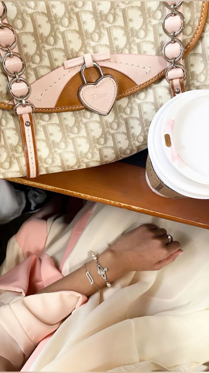 디올 로맨틱 트로터 하트 참 숄더백 베이비 핑크 상품이미지3