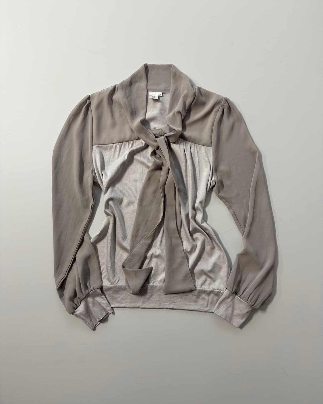 소프트 타이 넥 블라우스 상품이미지1