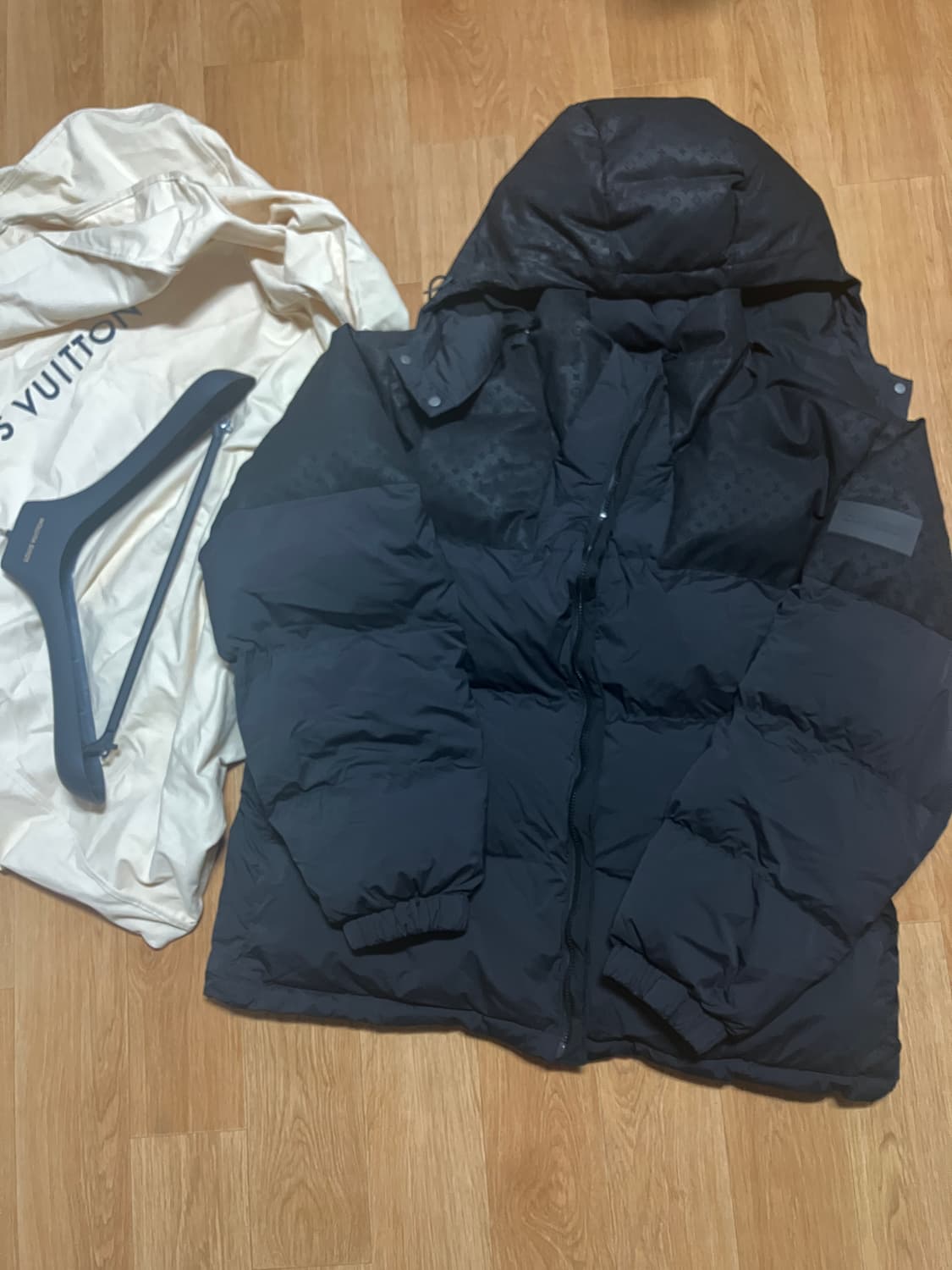 루이비통 25FW 다운 패딩 블랙 52 상품이미지2