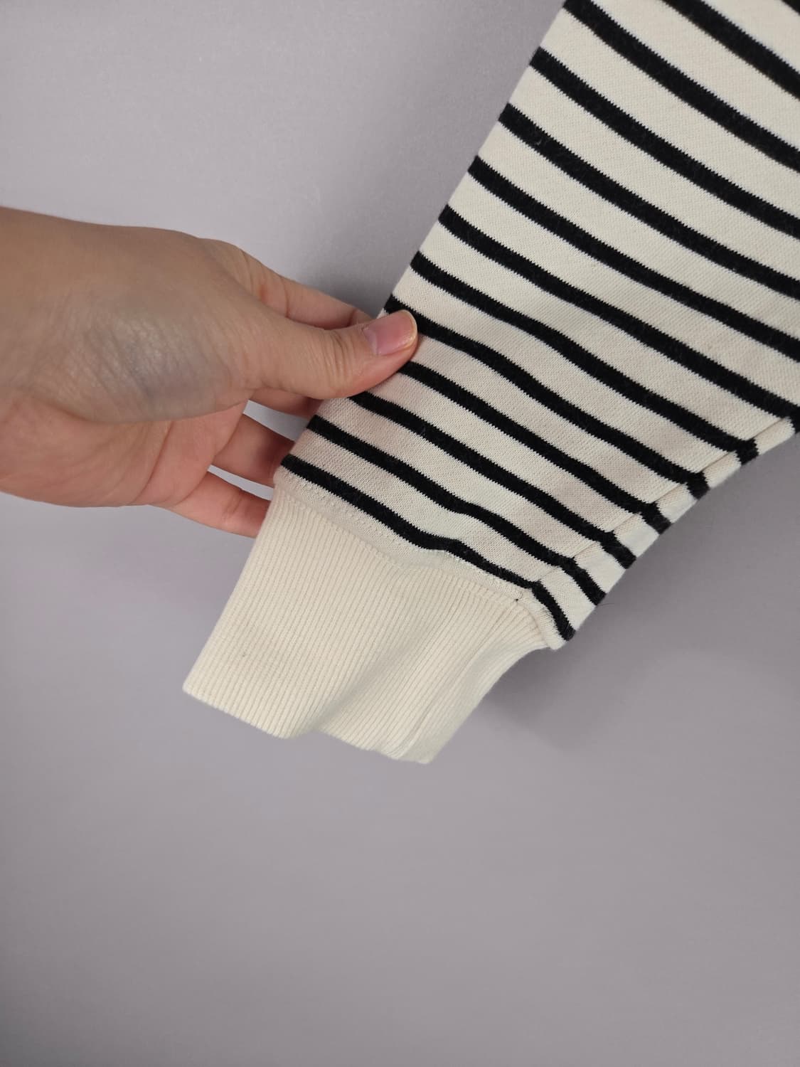 [무료배송]게스 F 여성 스트라이프 반집업 숏 스웨트 맨투맨 티셔츠 상품이미지5