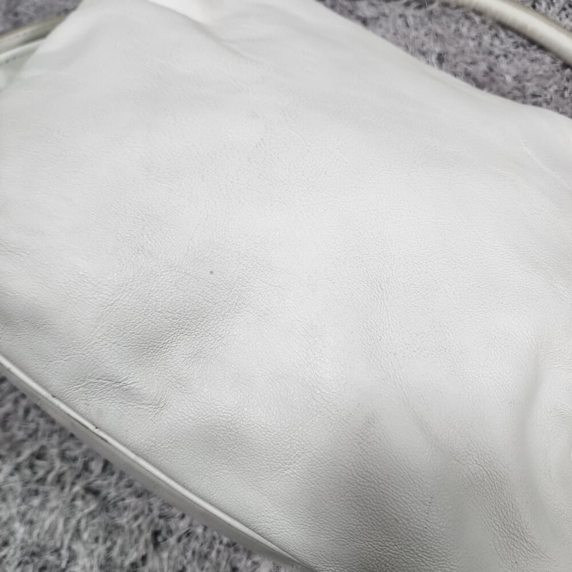 마크제이콥스 숄더백

 상품이미지8