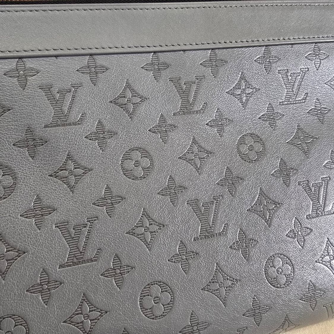 [정품/중고] 루이비통 포쉐트 디스커버리 모노그램 쉐도우 클러치 상품이미지3
