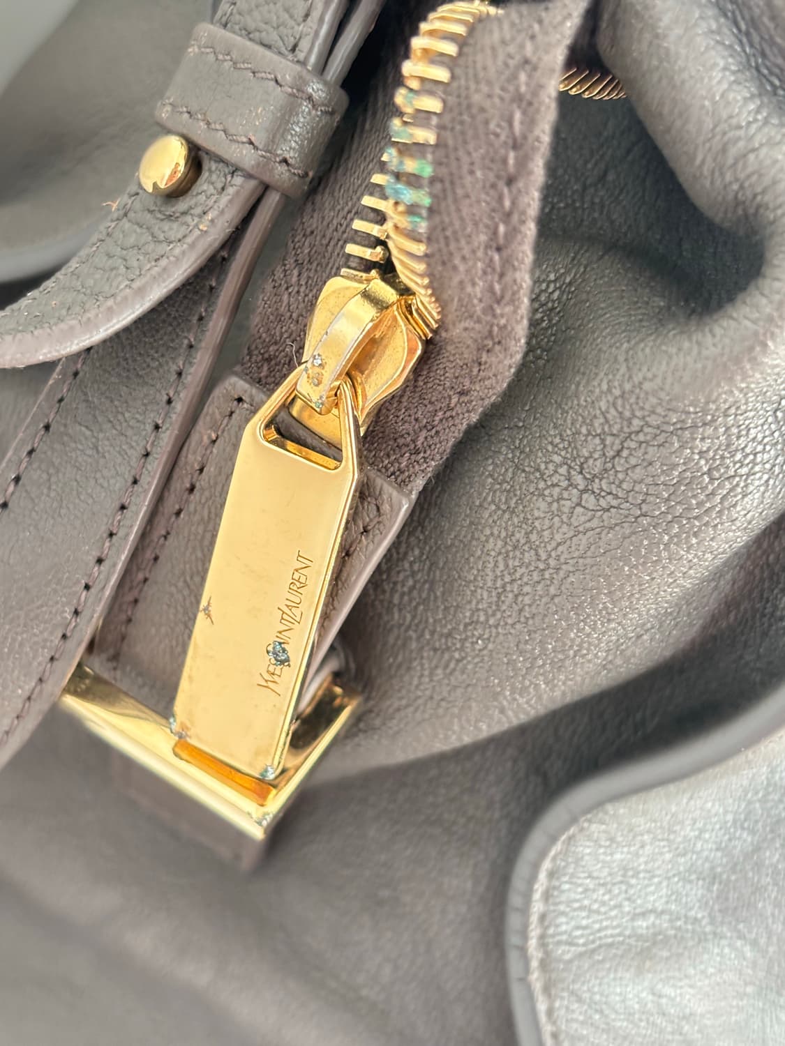 입생로랑 카바시크 가죽 토트백 상품이미지6