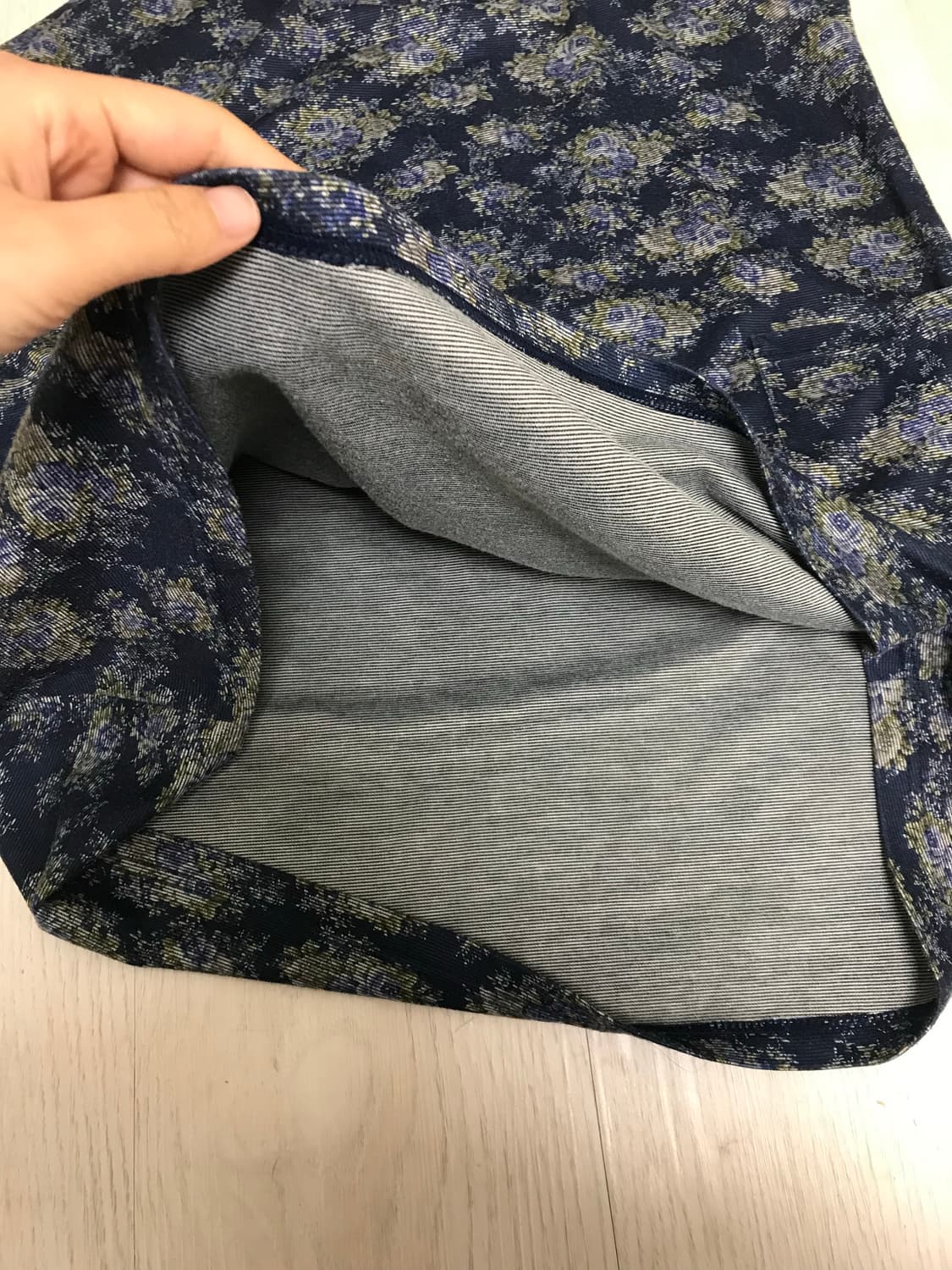 네이비 꽃무늬 라운드 나시 원피스 Navy floral one-piece 상품이미지2