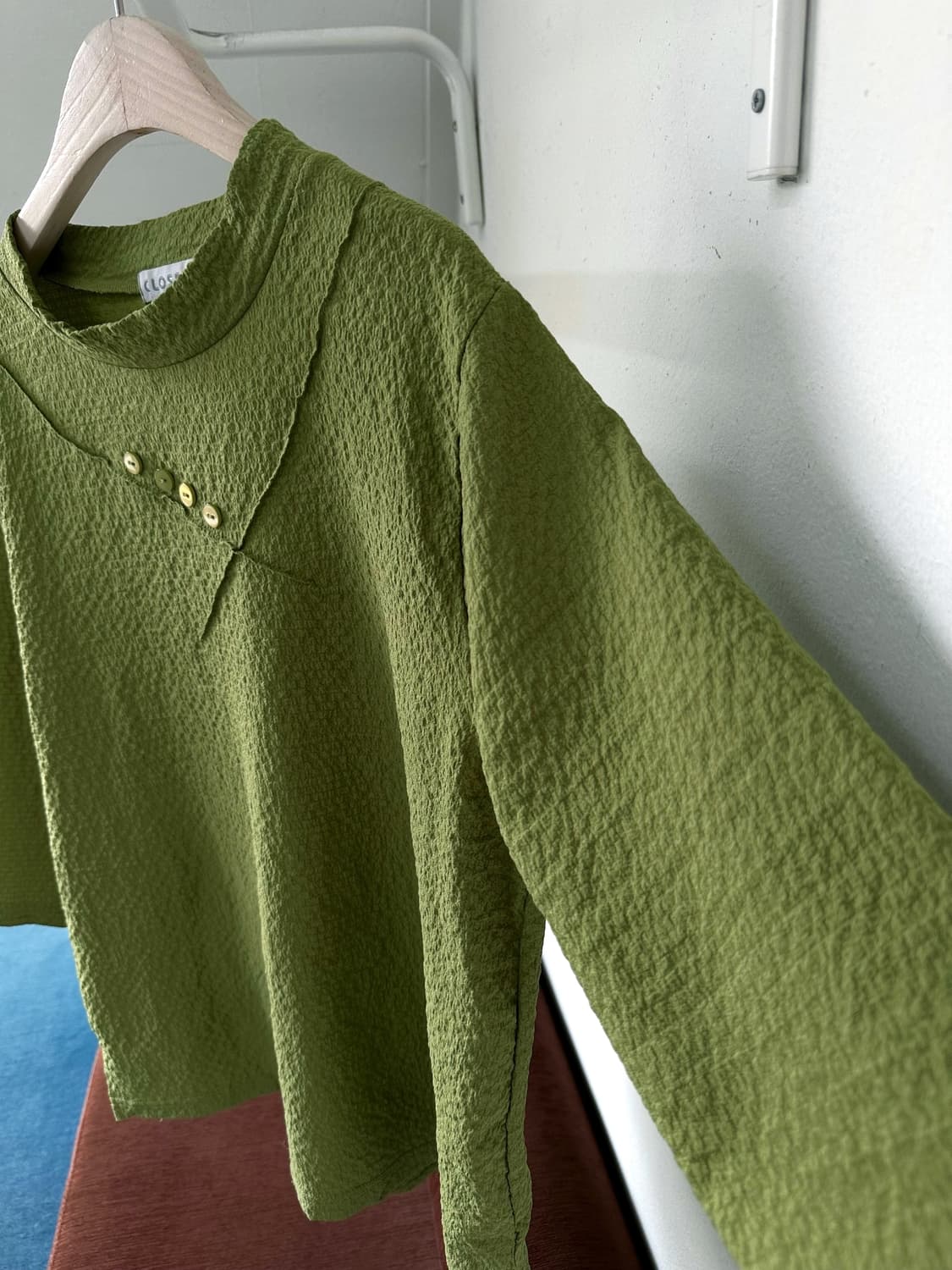 Natural volume fabric design neck top 상품이미지1