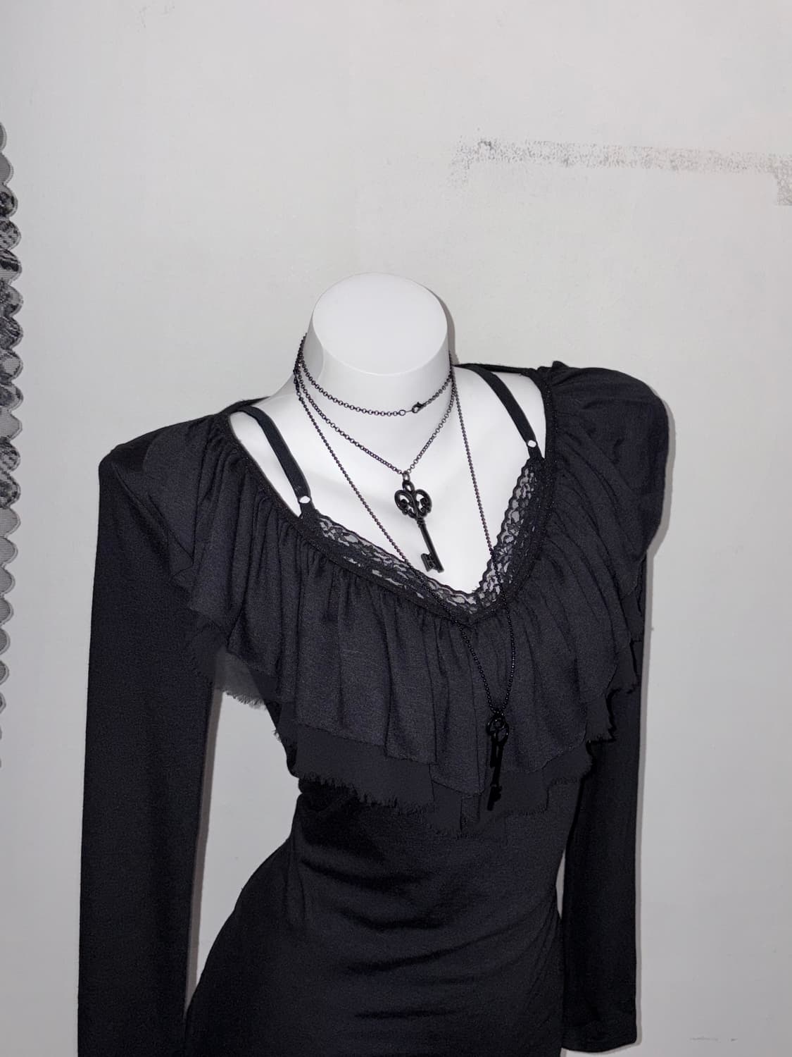 블랙 러플 원피스 연말모임룩 추천 🖤  상품이미지3