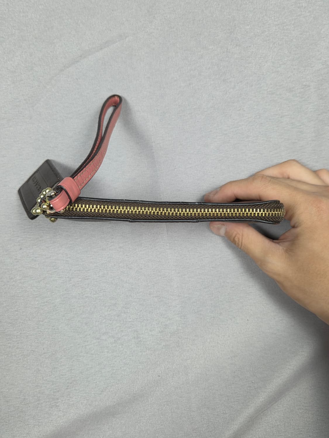 [코치] 시그니처 센터 스트라이프 코너 지퍼 리스트릿 | G00016 상품이미지4