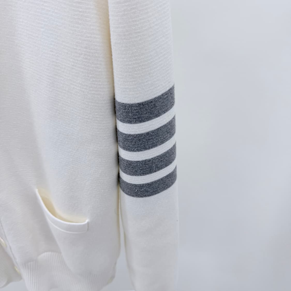 [S+급/1] 톰브라운 사선완장 밀라노스티치 가디건 화이트 상품이미지2