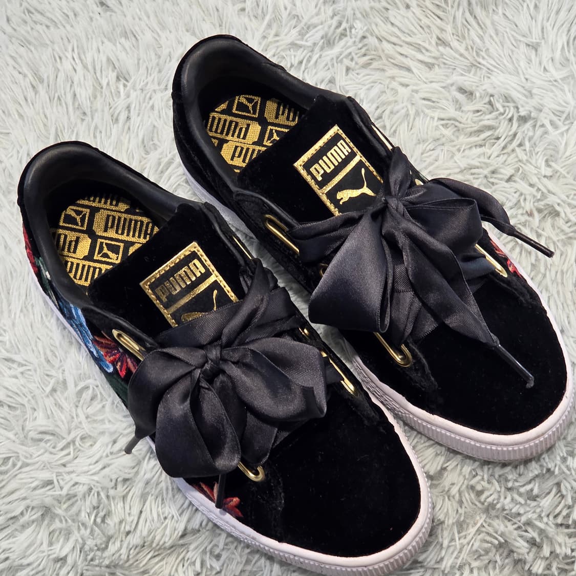 7q-6:푸마 벨벳 플라워 자수 스니커즈 (22cm)-거의새거 상품이미지6