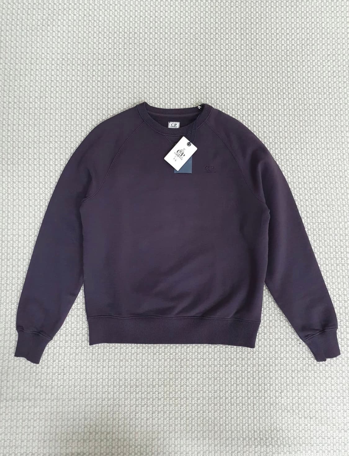 2014 씨피컴퍼니 자수가 들어간 보라색 스웨트셔츠 상품이미지1