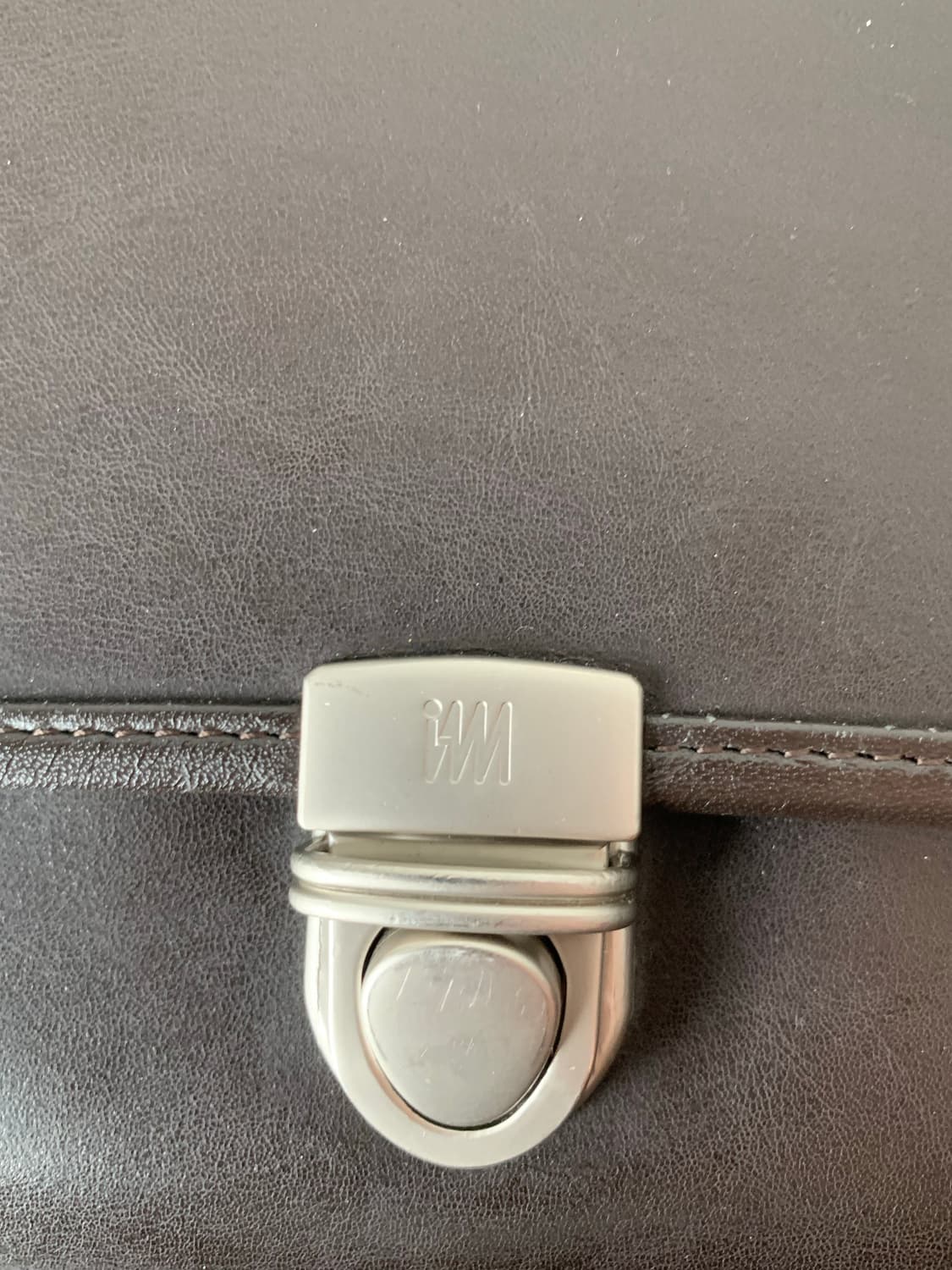 issey miyake 크로스백 다크브라운 상품이미지3