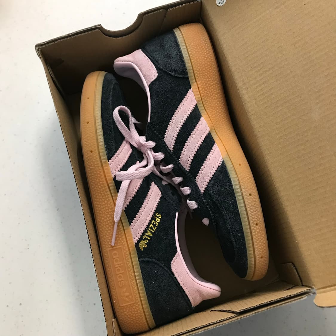 아디다스 스페지알 핸드볼 코어 블랙 클리어 핑크 (225) 상품이미지2