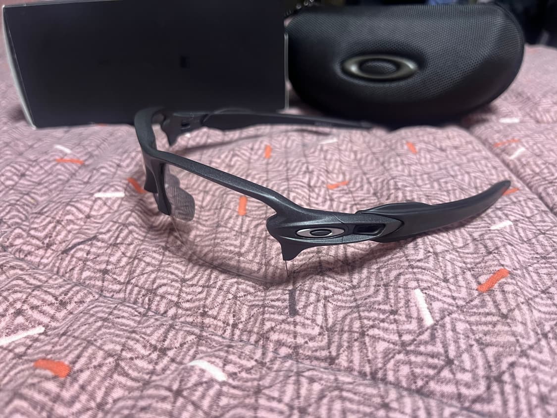 오클리 플락2.0 변색렌즈 시착품 상품이미지4