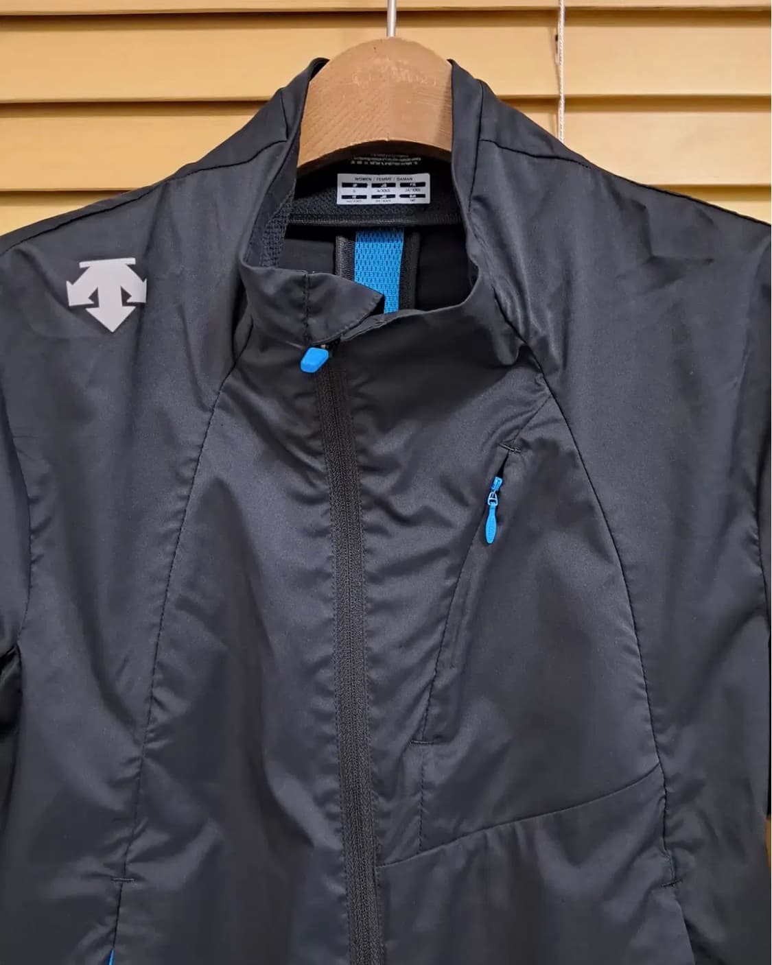 데상트 여성 러닝바람막이 85사이즈 상품이미지1