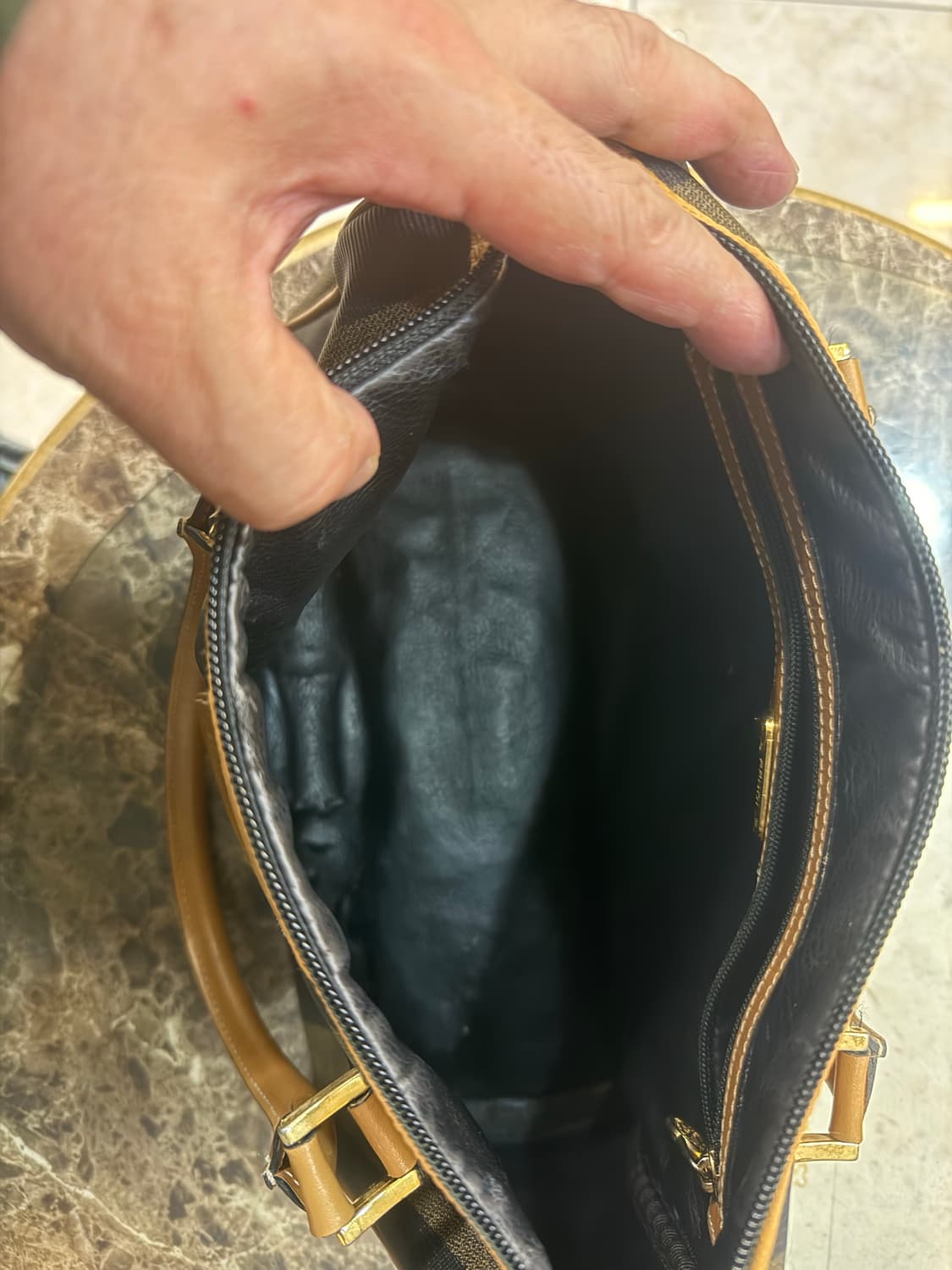 정품 펜디 페퀸 보스턴백 팝니다 상품이미지7
