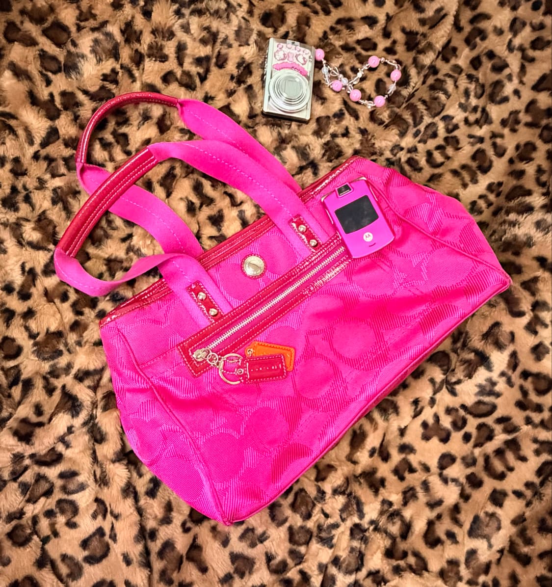 💖키치템) Coach 코치 시그니처 숄더백 핫핑크 상품이미지3
